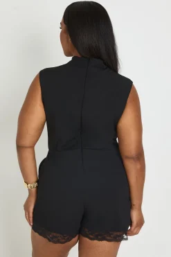 Combinaison-short Grande Taille Ajustée Col Montant Avec Finitions En Dentelle