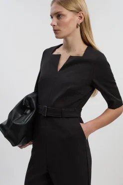 Combinaison Tailleur Structurée en Crêpe Forever à Col Cranté avec Ceinture