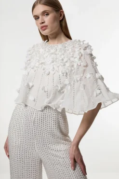 Combinaison tissée à manches d'ange avec appliqué de cristal