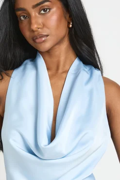 boohoo Combi-short Courte Satinée À Col Bénitier Et Jupe Évasée<Femme Satin Et Dentelle|Combinaisons Et Combishorts