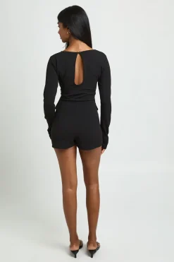 Combi-short Encolure Bardot Avec Détail Ceinture Dorée À La Taille