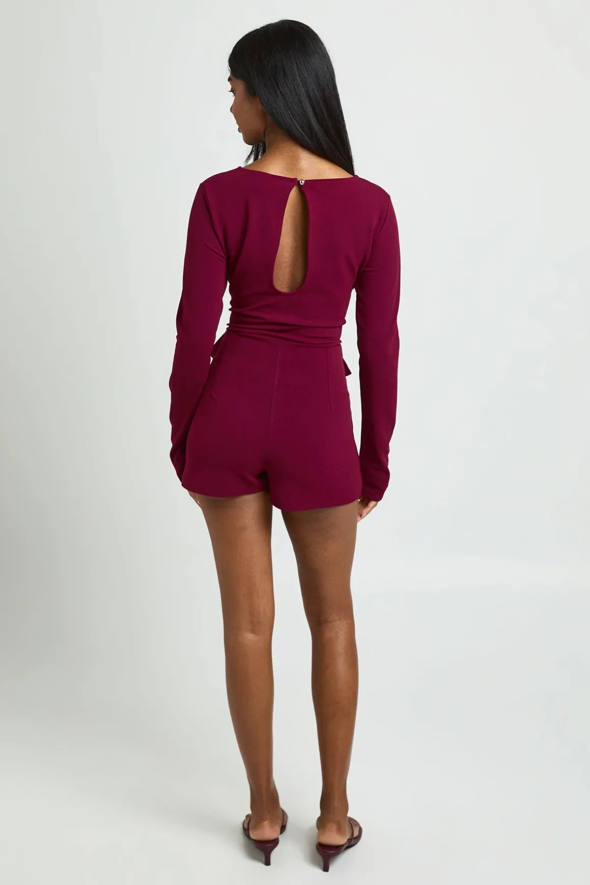 Combi-short Encolure Slash Détail Taille Boucle Dorée
