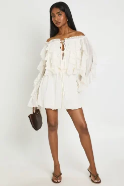boohoo Combi-short En Mousseline Texturée À Détails Volantés Et Encolure Bardot<Femme Tons Neutres|Combinaisons Et Combishorts