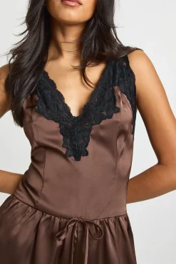 Combi-short Évasé en Satin avec Bordure en Dentelle