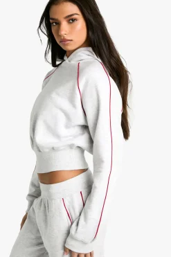 boohoo Contrast Piping Detail Crop Hoodie → Hoodie court à détails de piping contrastés<Femme Sweats À Capuche Et Sweats|Sweats À Capuche Et Sweatshirts