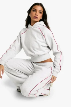 boohoo Contrast Piping Detail Crop Hoodie → Hoodie court à détails de piping contrastés<Femme Sweats À Capuche Et Sweats|Sweats À Capuche Et Sweatshirts