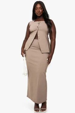 Coordonné grande taille en bengaline avec gilet orné de détails à boutons et jupe maxi