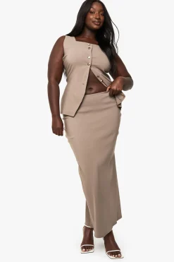 Coordonné grande taille en bengaline avec gilet orné de détails à boutons et jupe maxi