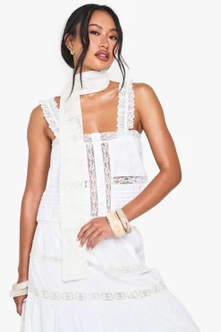Coton popeline ornée de dentelle, brodée, avec un col carré – Cami