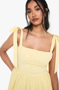 boohoo Cotton mini robe ruched au buste avec col en épaules et lien<Femme Robes Patineuses|Robes