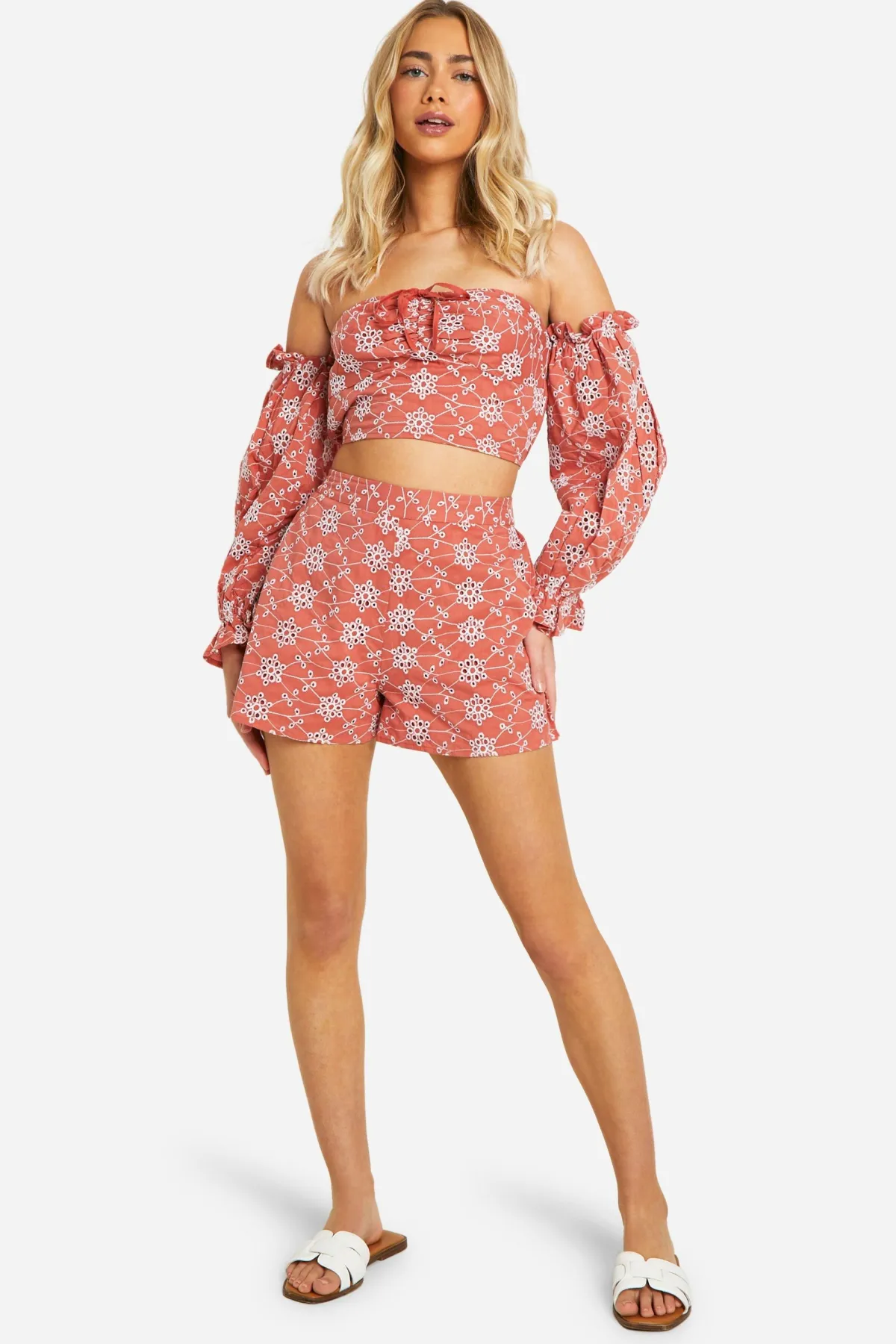 boohoo Crop Top Broderie à épaules dénudées<Femme Tops