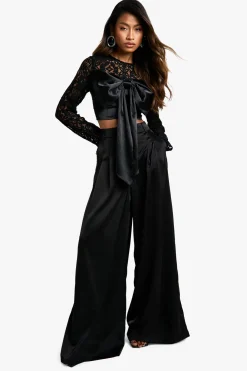 Crop Top en Dentelle et Satin Mélangés avec Détail de Nœud