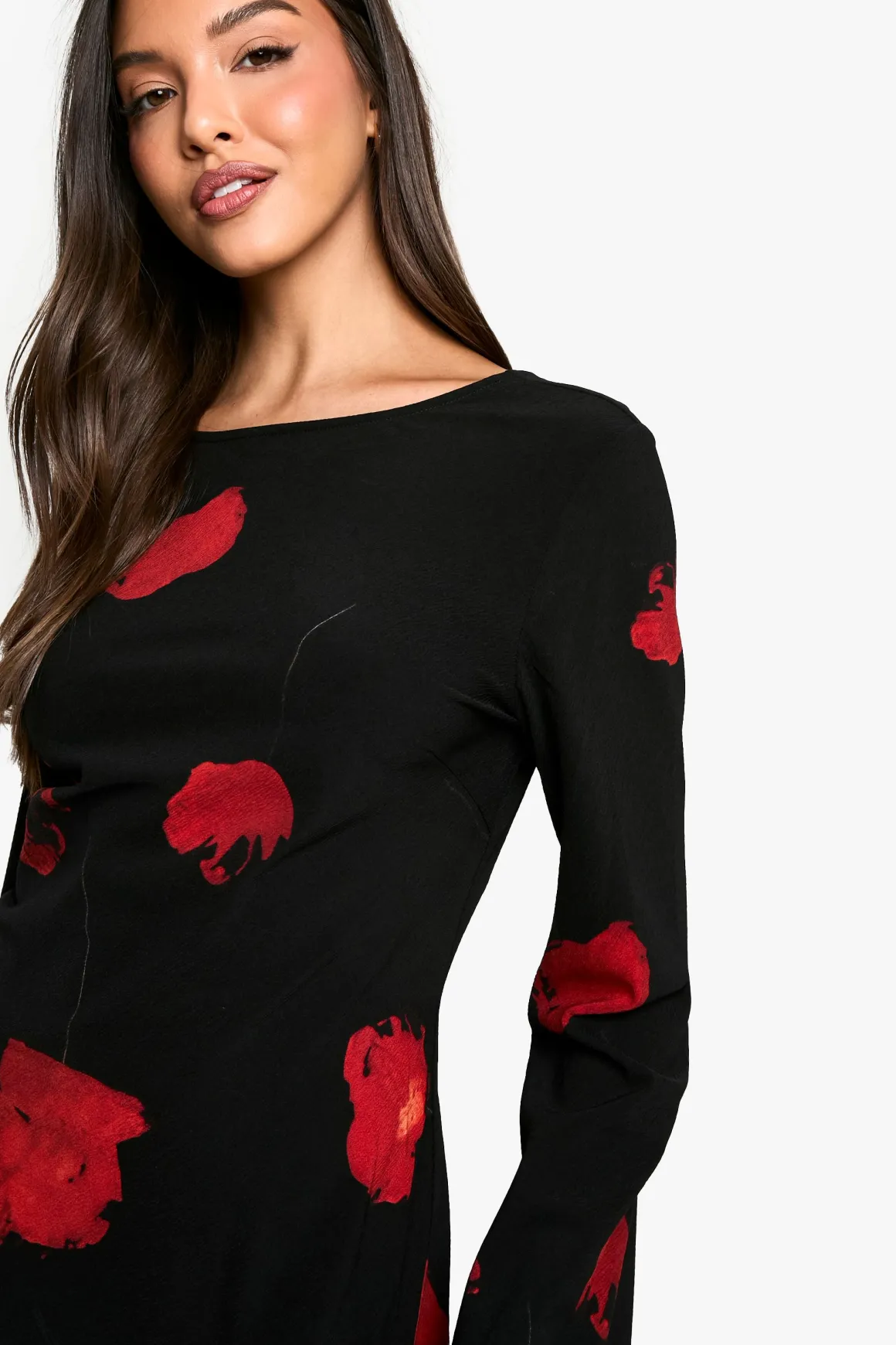 Dark Floral Low Back Flare Sleeve Dress -> Robe à fleurs foncée à dos bas et manches évasées