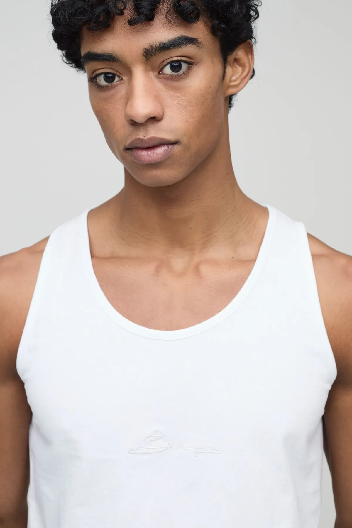boohooMAN Débardeur basique à broderie signature BM Regular Fit<Homme Essentiels
