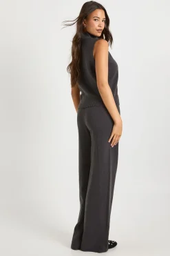 Débardeur en maille super douce à col fendu et pantalon à jambe droite coordonné