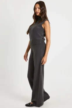 Débardeur en maille super douce à col fendu et pantalon à jambe droite coordonné