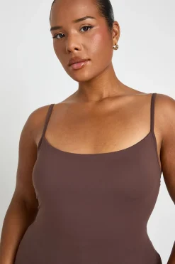 boohoo Débardeur Grande Taille À Bretelles Fines Et Encolure Carrée Effet Seconde Peau<Femme Tops