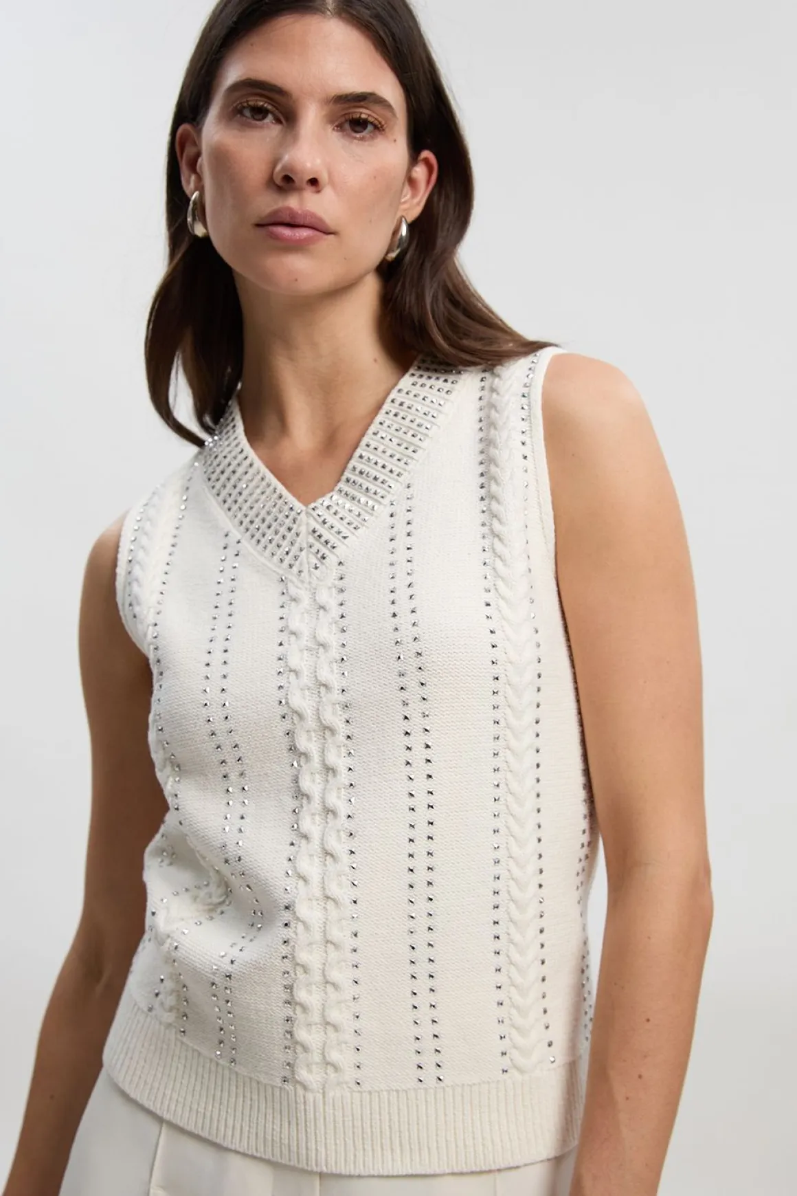Débardeur Tricoté Col V Orné de Strass Thermocollants