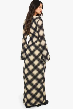 Découvrez la robe maxi en chiffon à décolleté plongeant