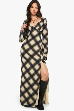 Découvrez la robe maxi en chiffon à décolleté plongeant