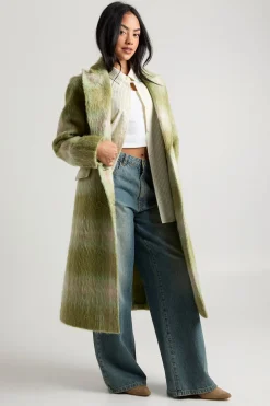 Découvrez le manteau oversize à double boutonnage à l’aspect laine
