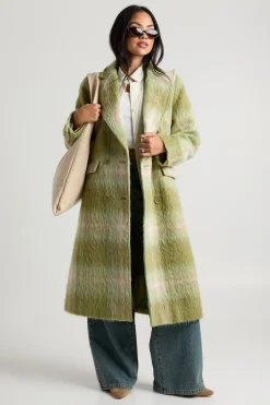 Découvrez le manteau oversize à double boutonnage à l’aspect laine