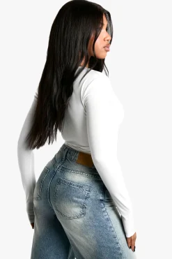 Double couche en tissu fluide avec décolleté plongeant à l’avant et manches longues