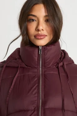 Doudoune à capuche avec taille cintrée