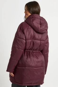 Doudoune à capuche avec taille cintrée