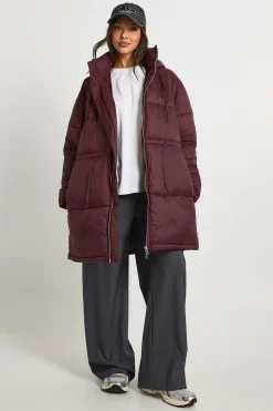 Doudoune à capuche avec taille cintrée