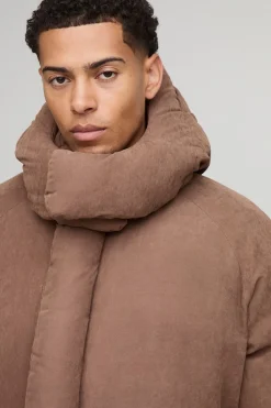 Doudoune surdimensionnée, de coupe carrée, en nylon à finition pêche, rembourrée de manière extrême, avec col à entonnoir et capuche