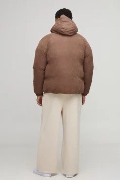 Doudoune surdimensionnée, de coupe carrée, en nylon à finition pêche, rembourrée de manière extrême, avec col à entonnoir et capuche