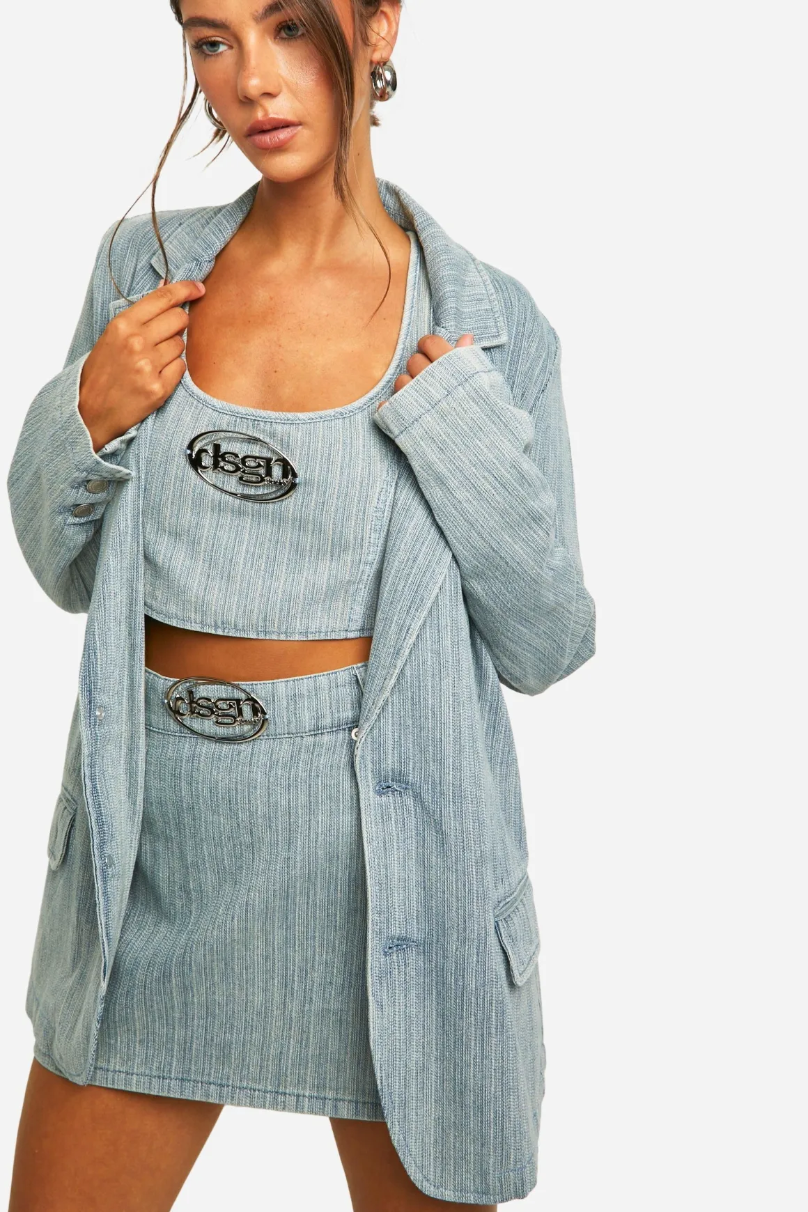 DSGN Studio Badge Crop Top en denim à rayures avec teinte vintage