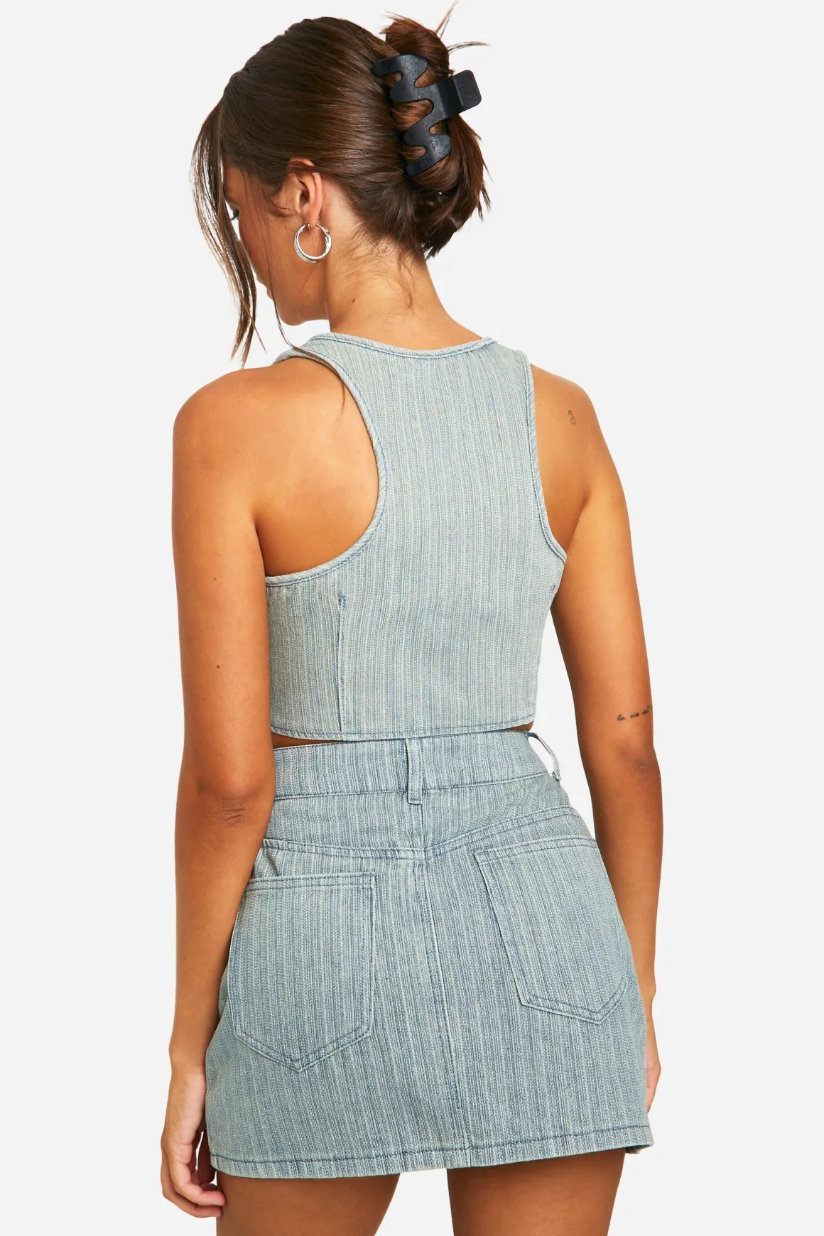 DSGN Studio Badge Crop Top en denim à rayures avec teinte vintage