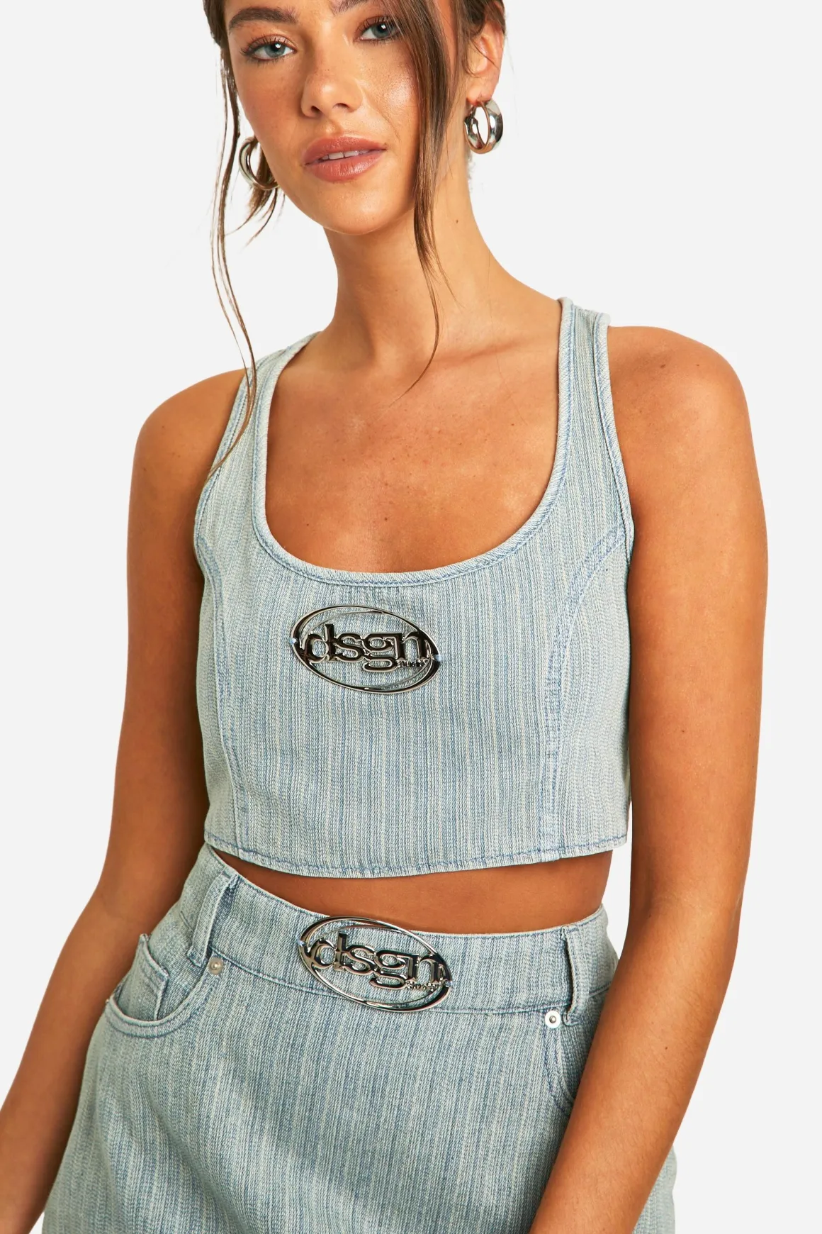 DSGN Studio Badge Crop Top en denim à rayures avec teinte vintage
