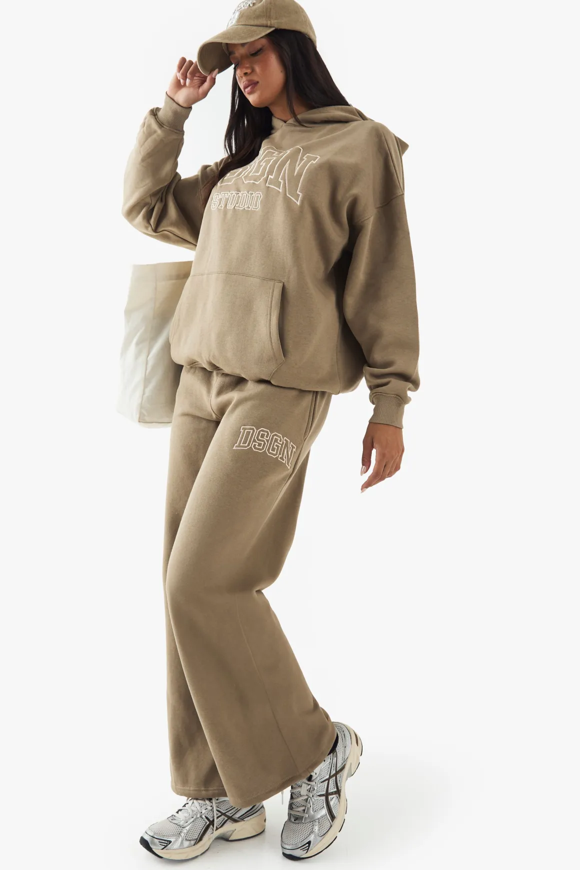 DSGN Studio Collegiate Jogger à jambe droite brodé