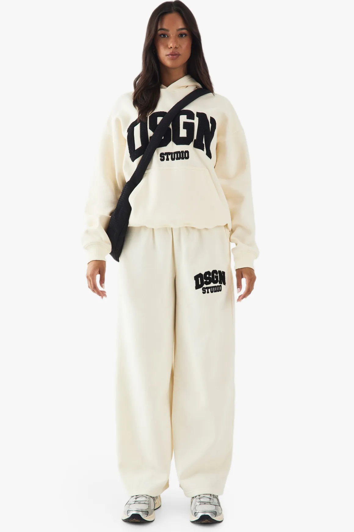 DSGN Studio Jogger droit en tissu éponge avec appliqué