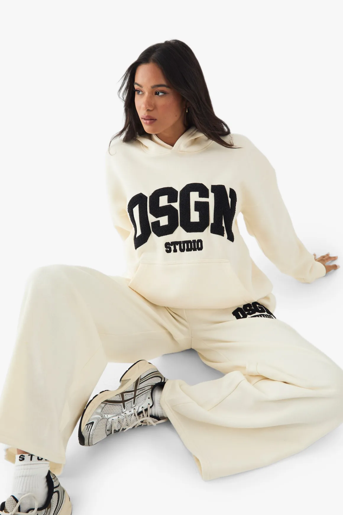 DSGN Studio Jogger droit en tissu éponge avec appliqué