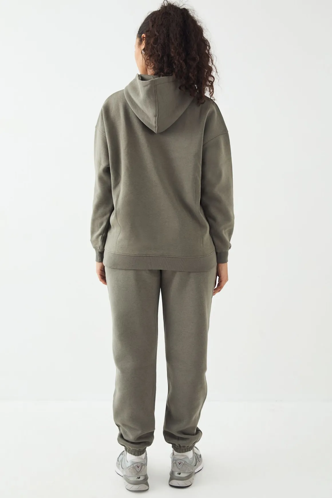 DSGN Studio Jogger à ourlet surdimensionné avec appliqué