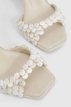 Détail de garniture en coquillage - Talons 2 parties
