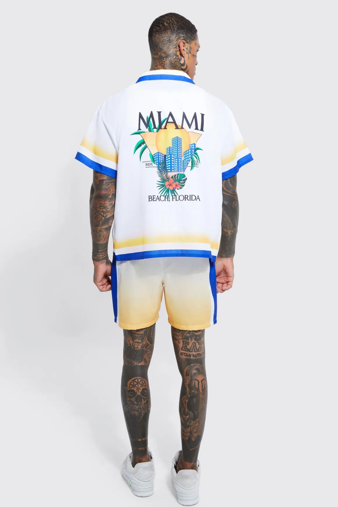 Ensemble ample à imprimé Miami avec chemise et short