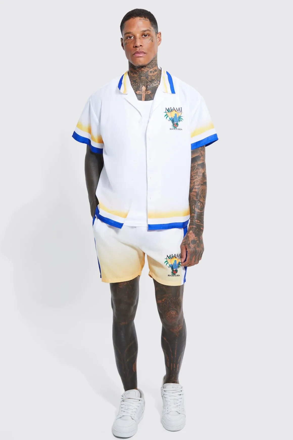 Ensemble ample à imprimé Miami avec chemise et short