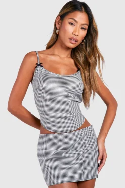 Ensemble avec crop top à carreaux et mini-jupe taille basse