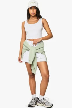 Ensemble avec crop top à col rond et short