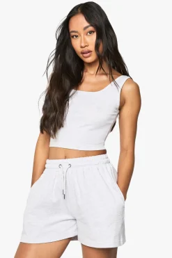 Ensemble avec crop top à col rond et short