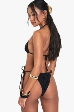 Ensemble Bikini avec Haut Triangle Orné à Garniture de Coquillage et Bas Tanga à Nouer sur les Côtés
