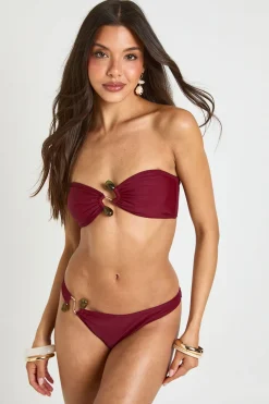 Ensemble Bikini Haut Plongeant Avec Détails Ornementaux Et Bas Culotte