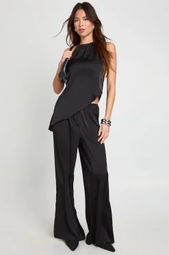 boohoo Ensemble camisole satin asymétrique à encolure halterneck et pantalon assorti<Femme Satin Et Dentelle|Ensembles