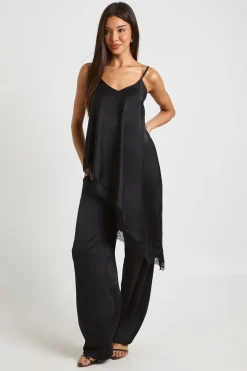 Ensemble Caraco et Pantalon en Satin avec Finitions en Dentelle