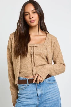 Ensemble cardigan tricoté à nouer à l'avant et top camisole